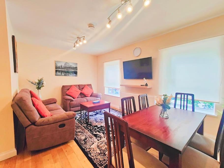 2 Bed Flat,sleeps 4,wifi,near Cabot Circus,bri 1mi Leilighet Bristol