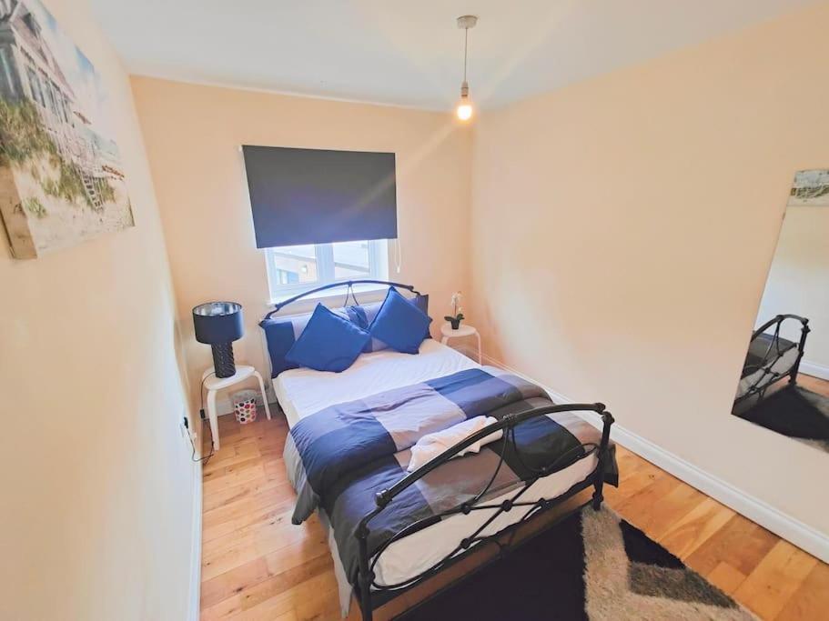 2 Bed Flat,sleeps 4,wifi,near Cabot Circus,bri 1mi Leilighet
