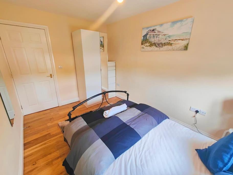 2 Bed Flat,sleeps 4,wifi,near Cabot Circus,bri 1mi Leilighet